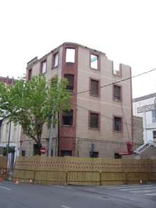 Icon of Demolición Edificio Calle Cervantes Magistrado Catala En Corea